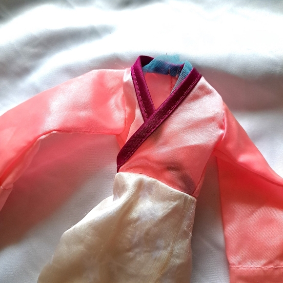 Disney | Mulan barbie doll with clothes & accessorie 1993 Mattel *Damaged* - Picture 11 of 16